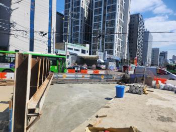 디지털3단지~두산길간 지하차도건설공사 2025년05월04일 벚꽃로 삼거리