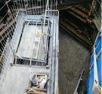 사천 빗물펌프장 유입관로 신설공사 유지관리맨홀 벽체거푸집 해체, 방수 및 모래되메우기